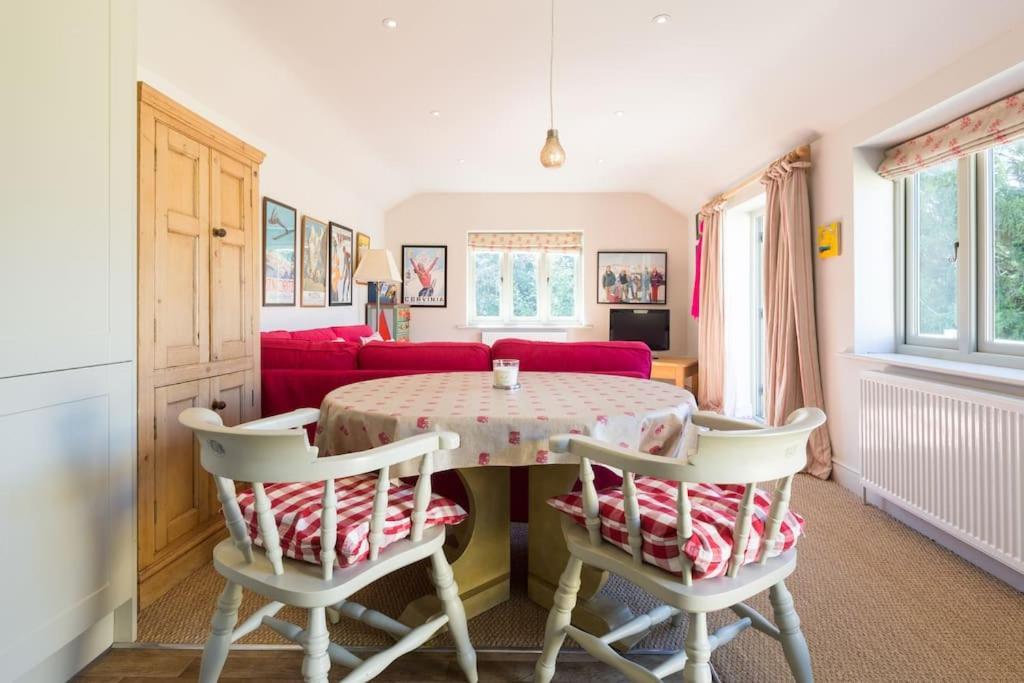 Charming Cottage Surrounded By Idyllic Garden In Peaceful Location In Central Charlbury Buitenkant foto
