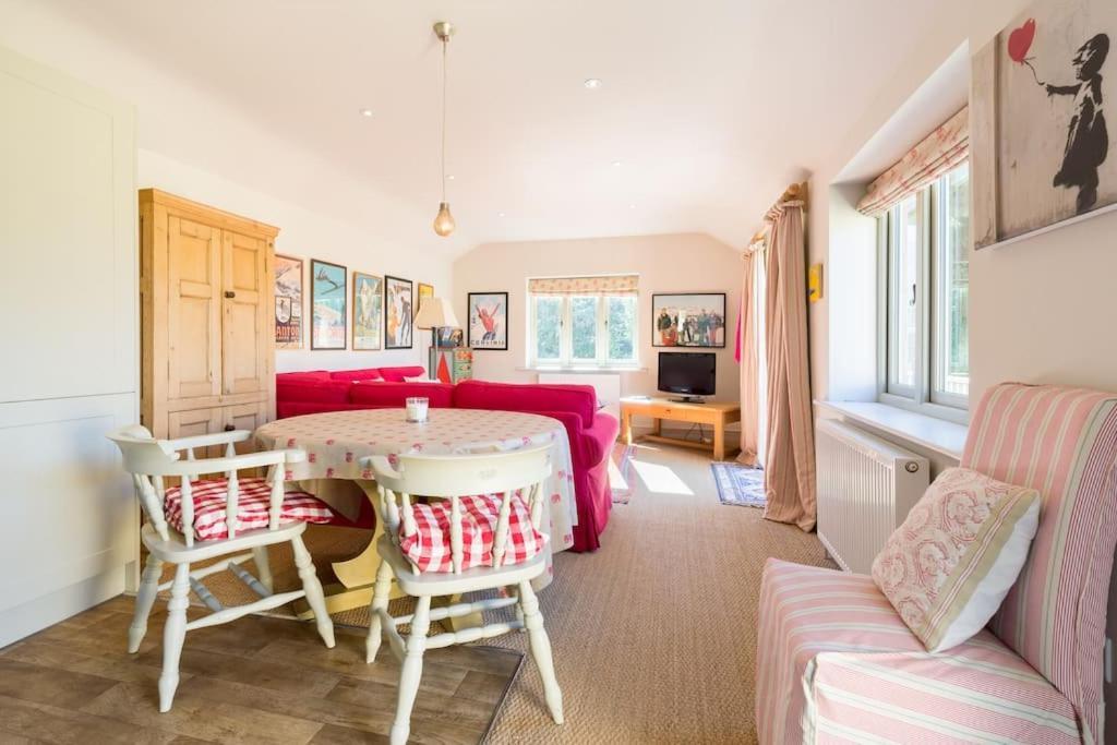 Charming Cottage Surrounded By Idyllic Garden In Peaceful Location In Central Charlbury Buitenkant foto